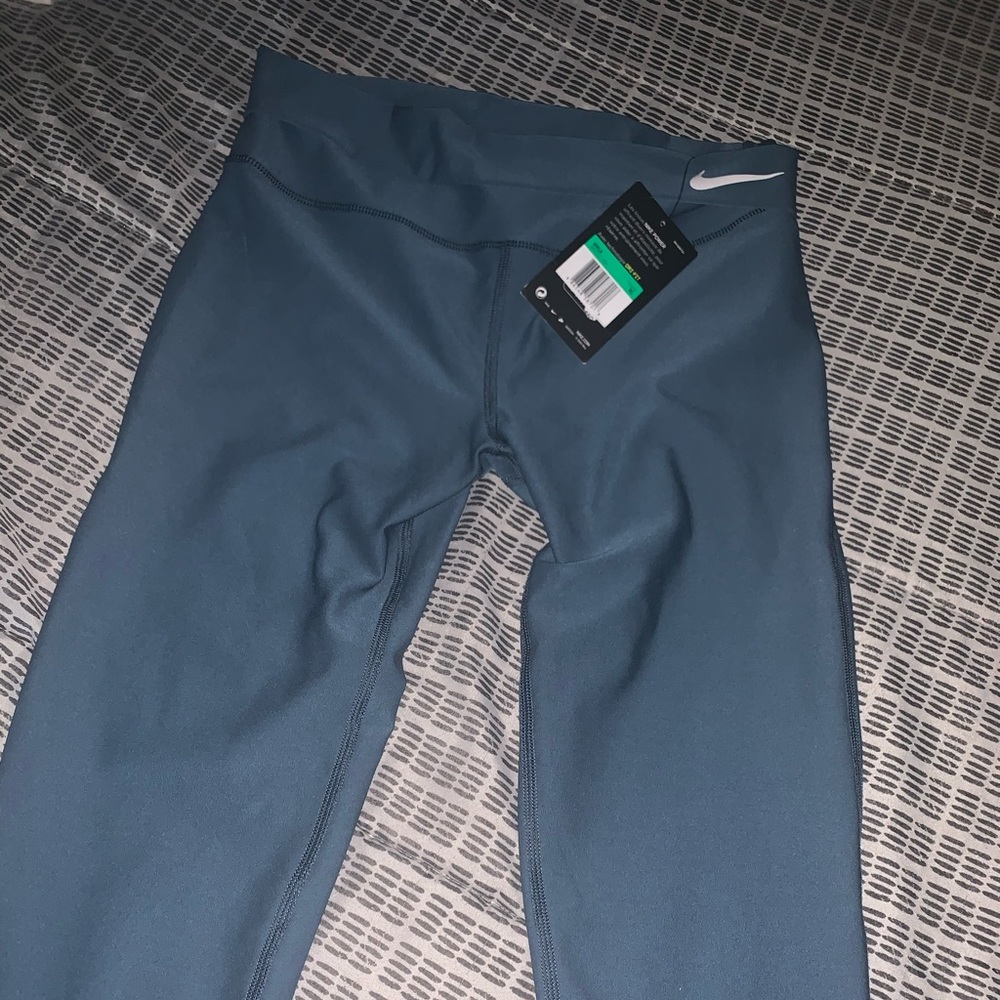 Brand New Nike Girls Legging XL (14-16)